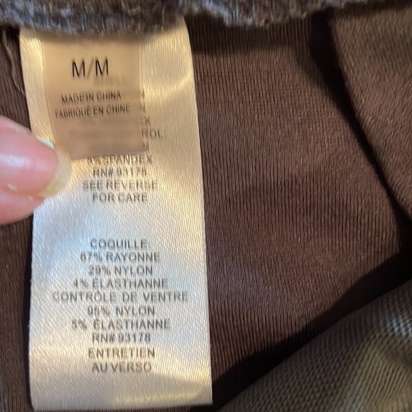 T Tahari Pull-On Pencil Skirt - Picture 6 of 8